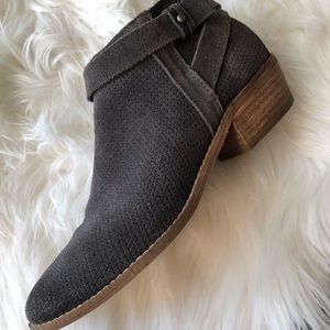 Dolce Vita blueish gray booties